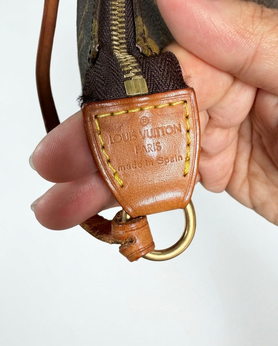 Vintage Louis Vuitton Monogram Pochette (2002)
