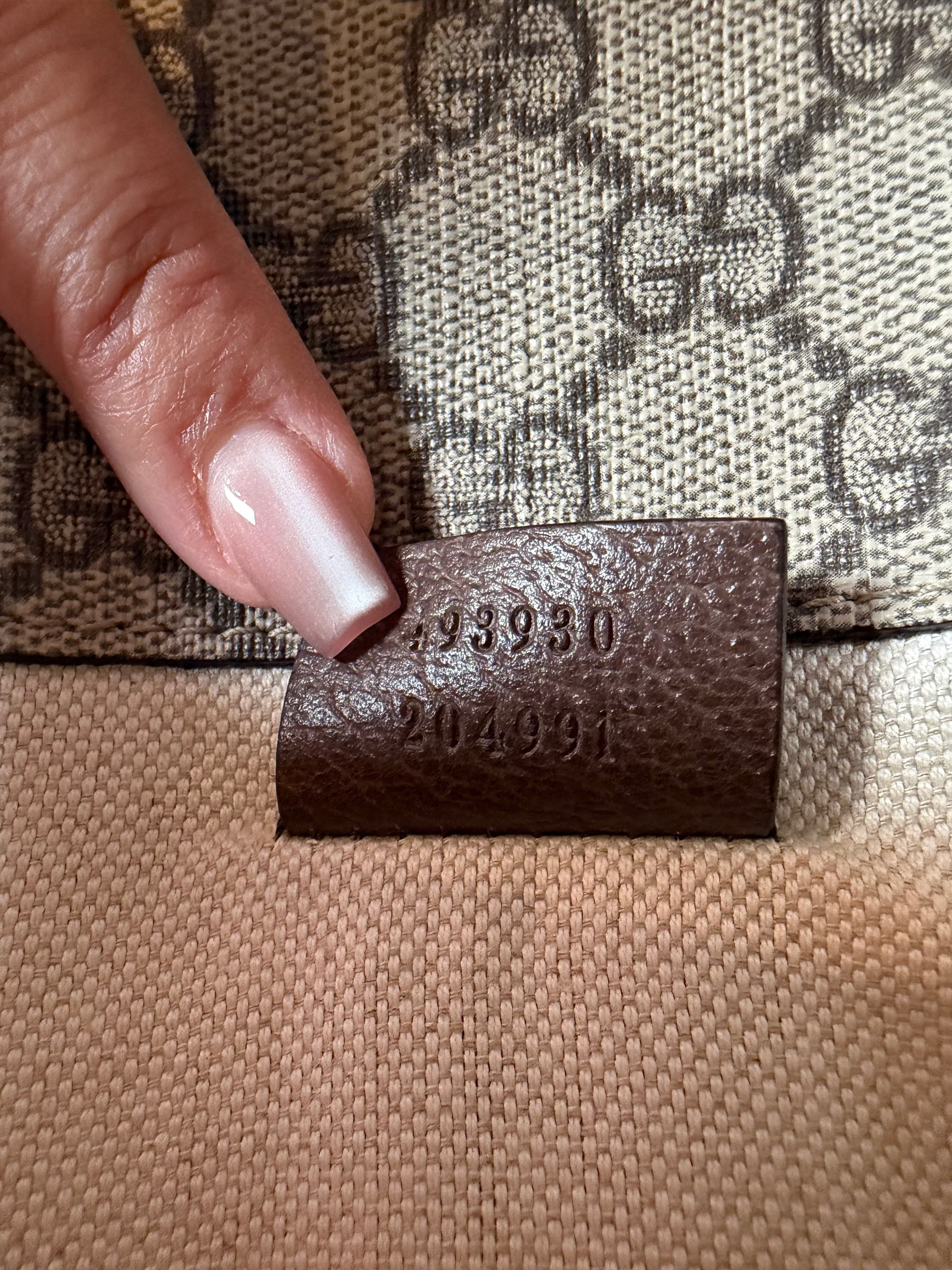 Gucci Neo Vintage GG Supreme Messenger Bag