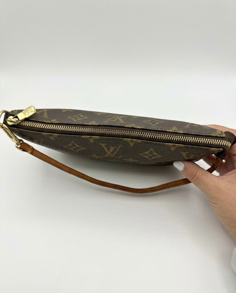 Vintage Louis Vuitton Monogram Pochette (2002)